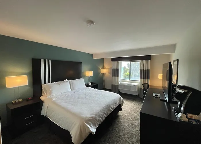 Holiday Inn Express & Suites Beach By Ihg
